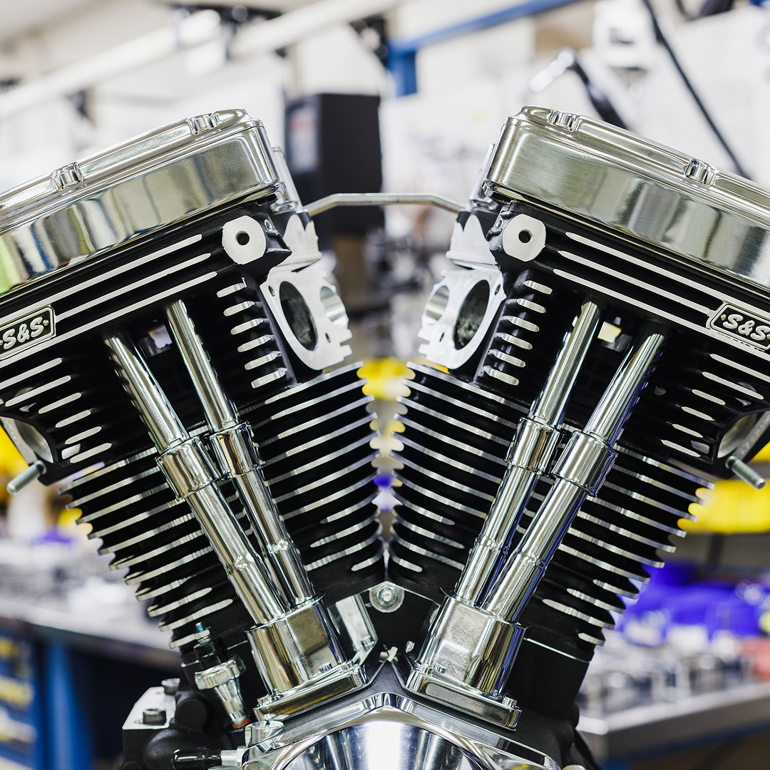 S&S CYCLE V124 Long Block Engine - Chrome/Wrinkle Black - Big Twin | Custom Chasis w/Alternator-Style Primary 310-1159