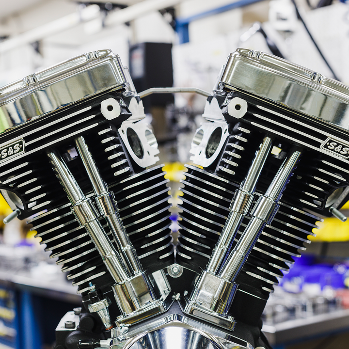 S&S CYCLE V124 Long Block Engine - Chrome/Wrinkle Black - Big Twin | Custom Chasis w/Alternator-Style Primary 310-1159