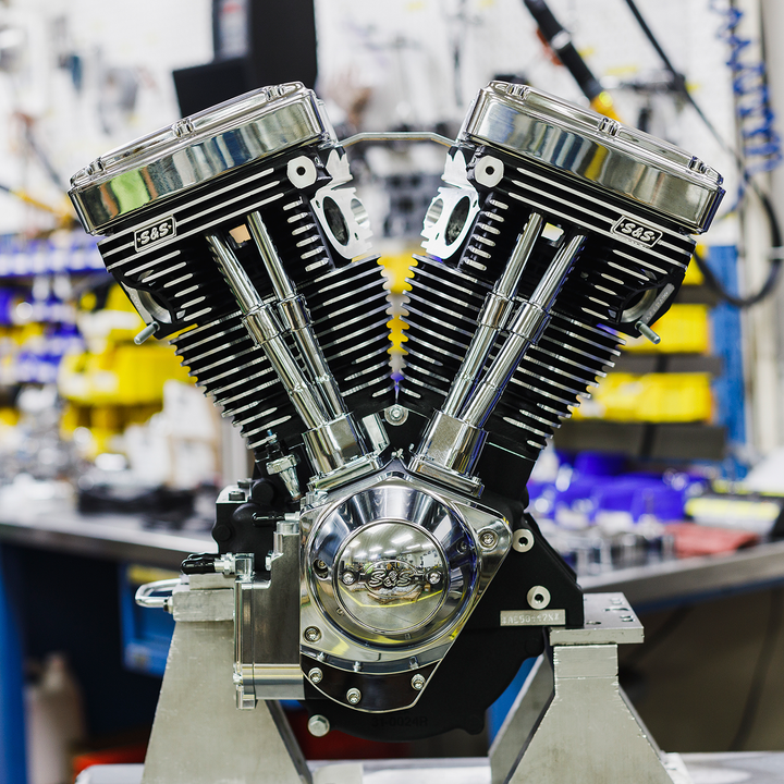 S&S CYCLE V124 Long Block Engine - Chrome/Wrinkle Black - Big Twin | Custom Chasis w/Alternator-Style Primary 310-1159