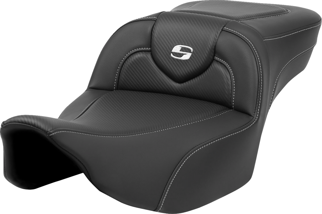 SADDLEMEN Roadsofa™ Extended Reach Seat - Carbon Fiber - Silver Stitch/Silver Logo - no Backrest - FL '23-'24 823-07-186