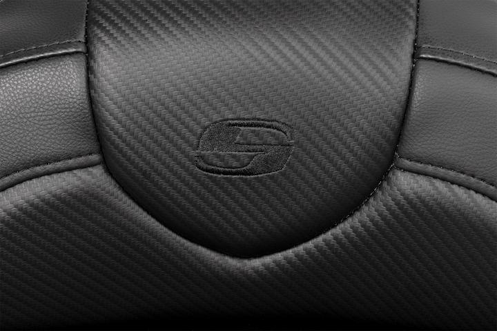 SADDLEMEN Roadsofa™ Seat - with Backrest - Carbon Fiber - Black Stitch - FL '08-'19 808-07B-185B0