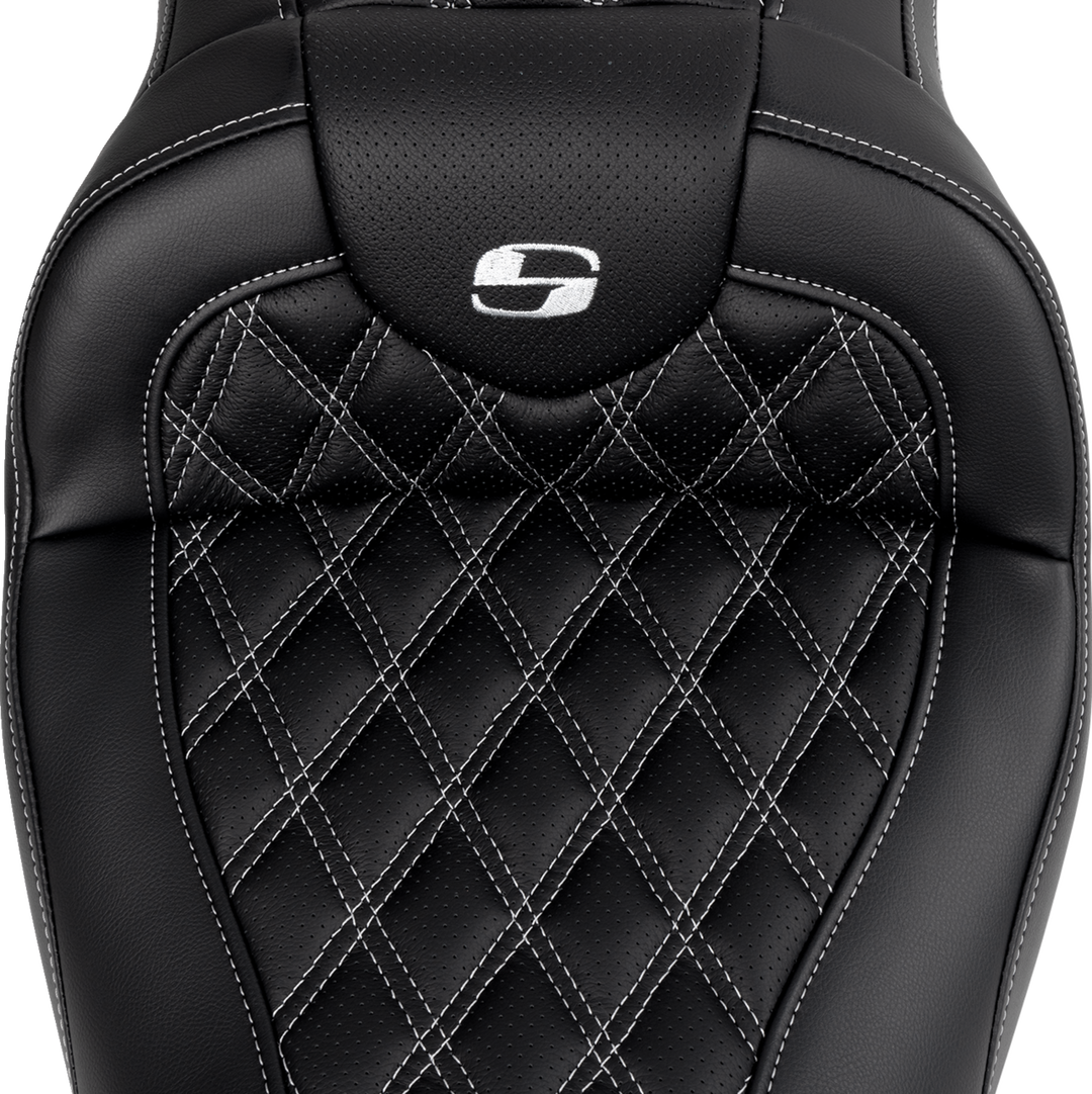 SADDLEMEN Roadsofa™ Seat - with Backrest - Silver Stitch - FL '08-'23 808-07B-182B5