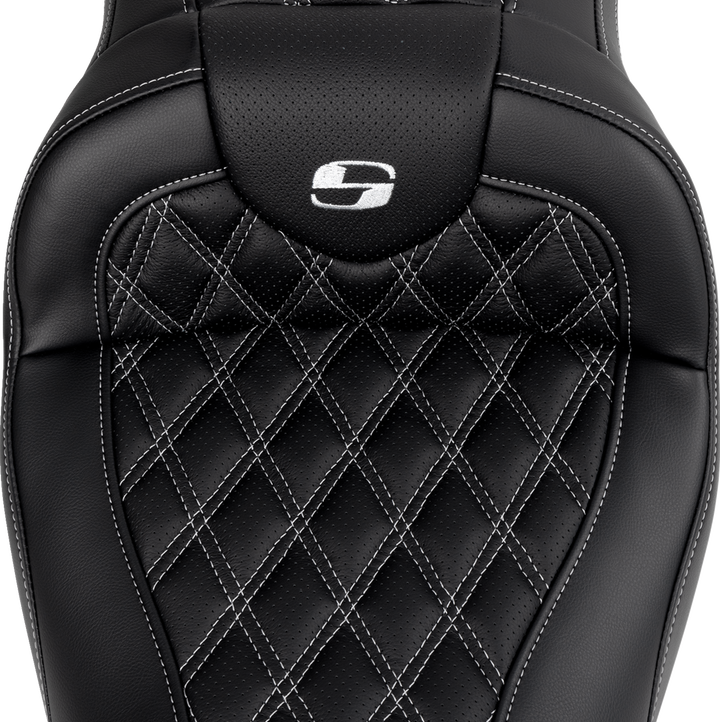 SADDLEMEN Roadsofa™ Seat - with Backrest - Silver Stitch - FL '08-'23 808-07B-182B5