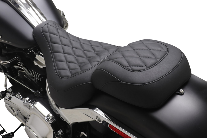 MUSTANG Wide Tripper* Solo Seat - no Backrest - Diamond - Black Stitch - FXBR '23-'25 85033