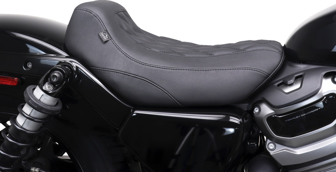 MUSTANG Tripper* Solo Seat - Double Diamond - Nightster '22-'25 83100