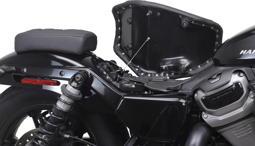 MUSTANG Tripper* Solo Seat - Double Diamond - Nightster '22-'25 83100