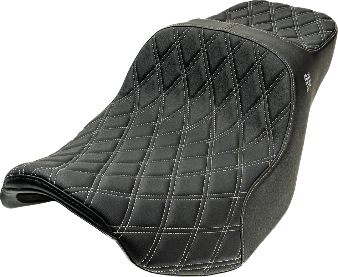 SLYFOX Chariot Seat - Silver Double Diamond Stitch - Silver Logo - FLH/FLT '23.5-'26 4729D