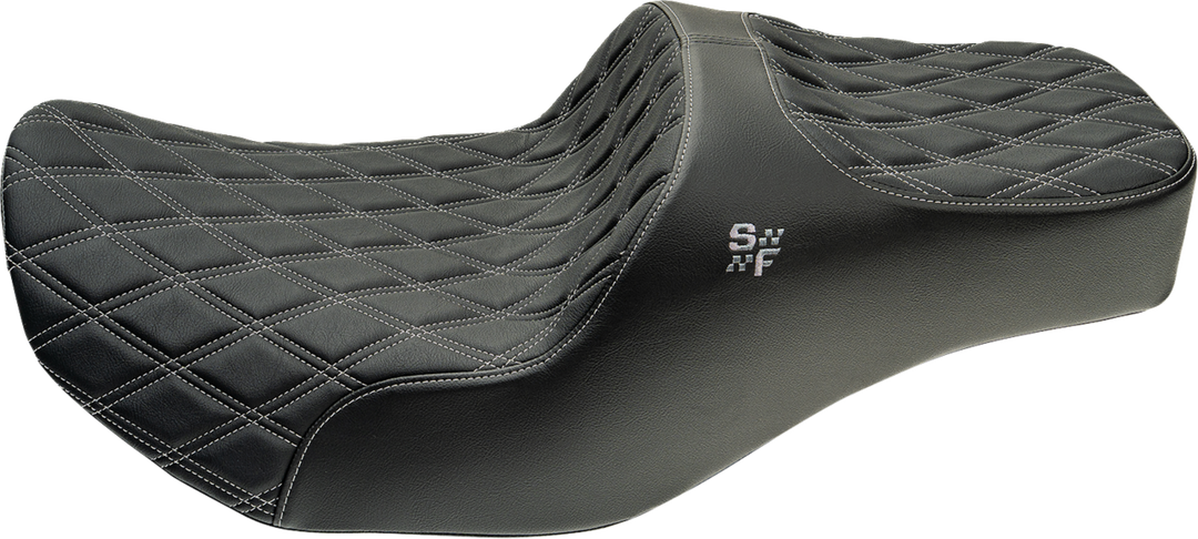 SLYFOX Chariot Seat - Silver Double Diamond Stitch - Silver Logo - FLH/FLT '23.5-'26 4729D