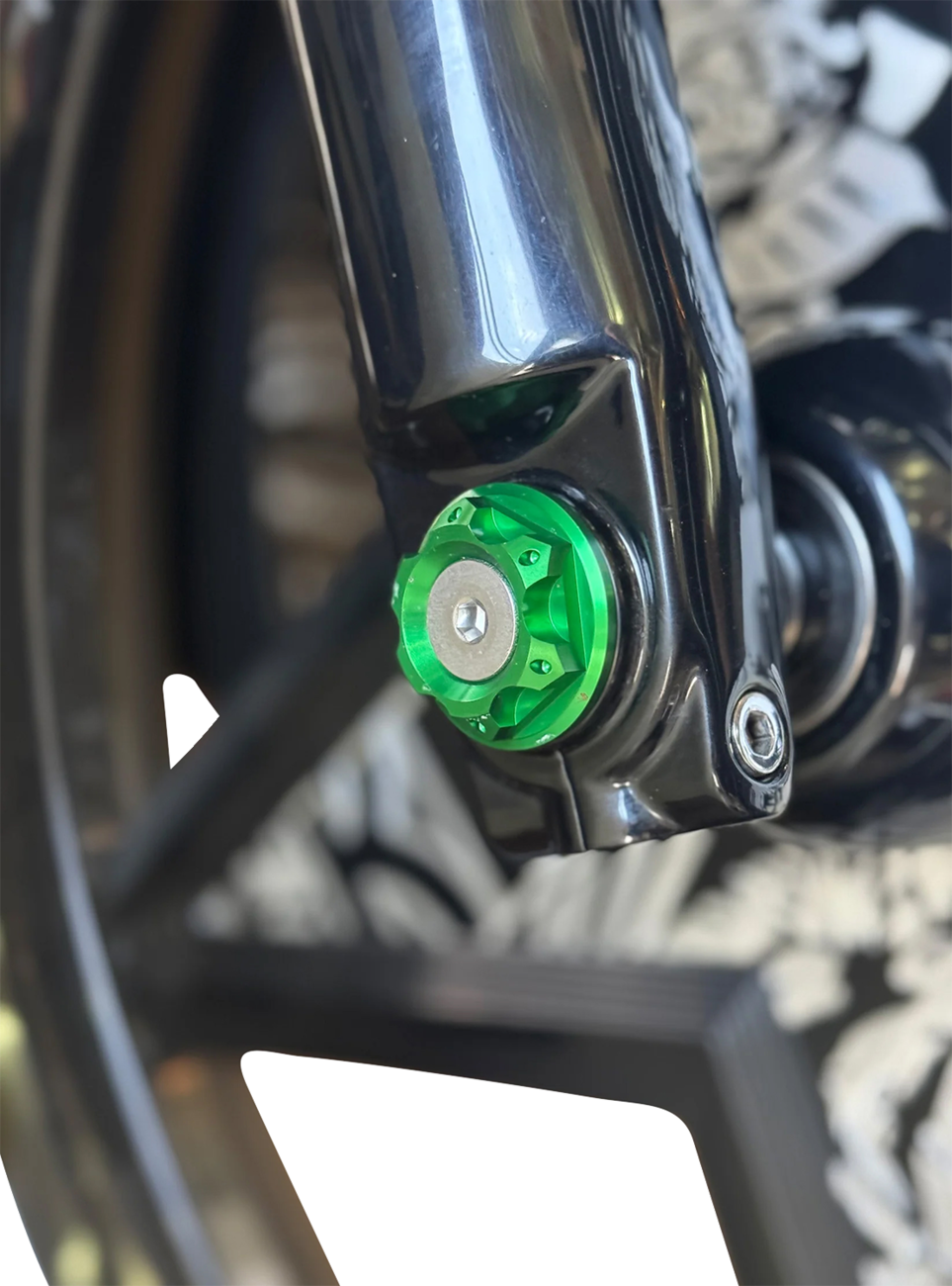 PAUL YAFFE BAGGER NATION Y-Axle with Turret Style Axle Cover Kit - Custom - Front - Green - 1" PYO:YAXLE-07-HT-GN