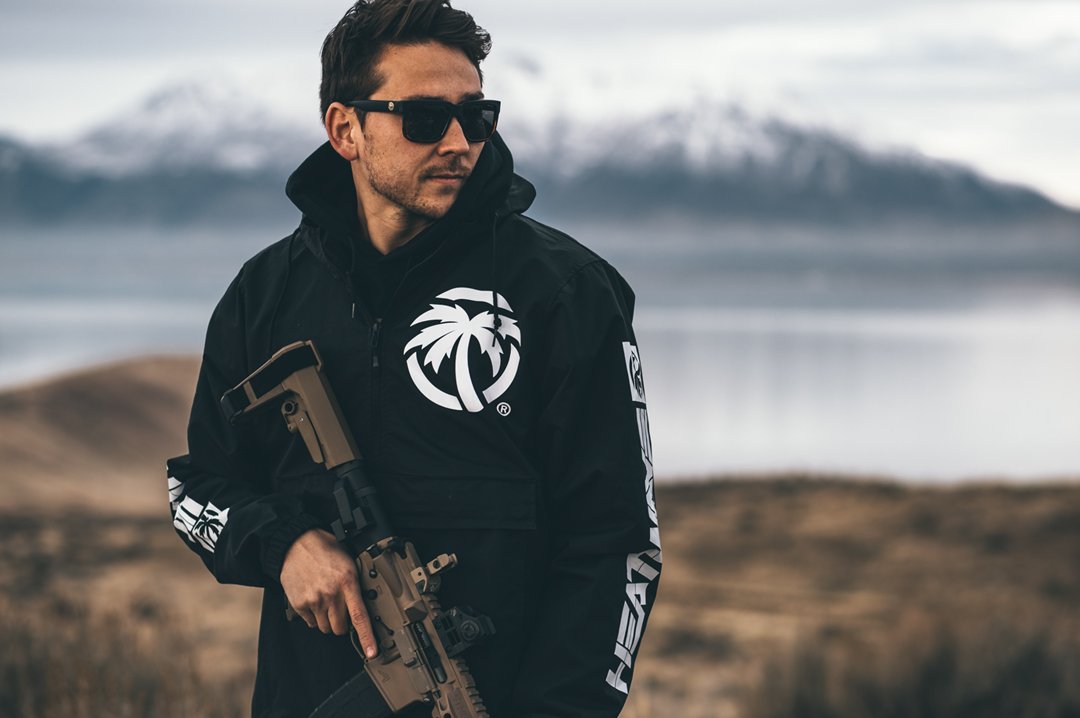 Heatwave Visual Avenue Sunglasses: Black W/Gold Emblem (4758003974221)